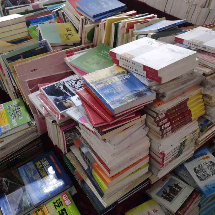 文汇书店(青年路店)-"十一在北大街等爹妈的时候无意间逛到这儿的.