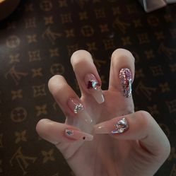 -LISSOM莉森 Nail ·美甲美睫原创定制店