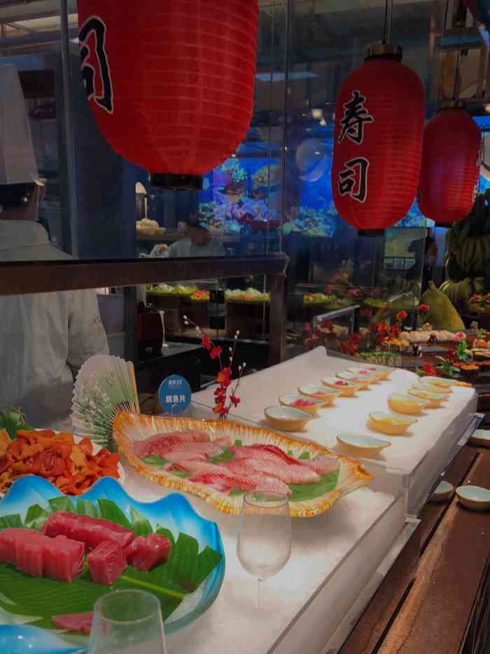 北纬22℃自助餐厅(悦汇城店)-"这家自助餐品种多还挺新鲜的,价格好