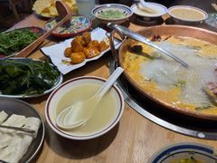 -洱火云南酸菜牛肉火锅(石景山当代商城店)