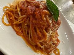 经典意大利细面配蒜味番茄酱-WOLFGANG PUCK KITCHEN & BAR(迪士尼小镇店)