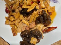 -先启半步颠小酒馆(常熟万达广场店)