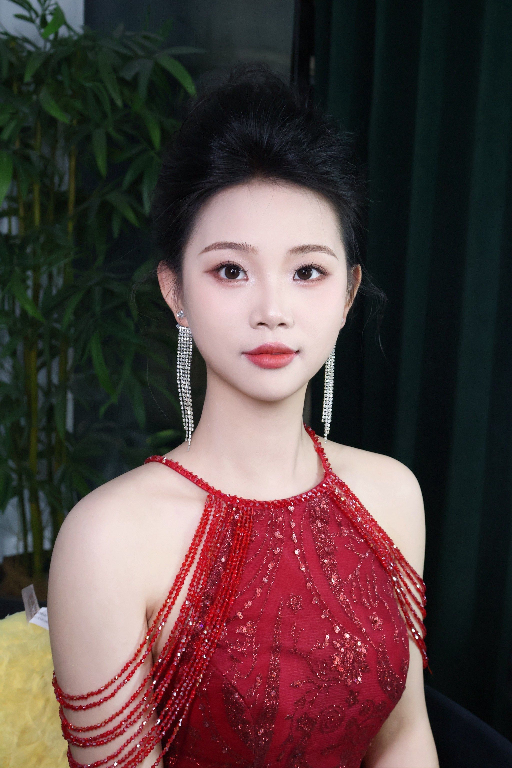 主持人妆造