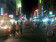 -六合夜市