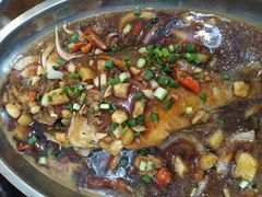 摘牌臭鳜鱼-临街徽菜馆·正宗黄山味