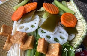 泡饼蔬菜大拼盘