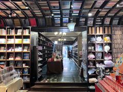 -钟书阁(松江泰晤士小镇店)