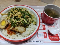 -壹品剁椒猪脚饭(蔡家中央大街店)