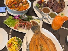 -Chom Cafe and Restaurant