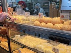 面包甜点陈列柜-鲍师傅糕点(江苏路店)