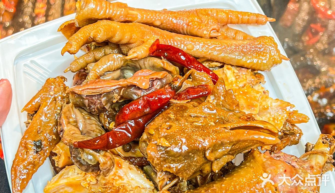 西安回民街的风干麻辣鸡 吃一口就停不下来[调皮]