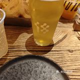 夜幕下的酒馆时光
