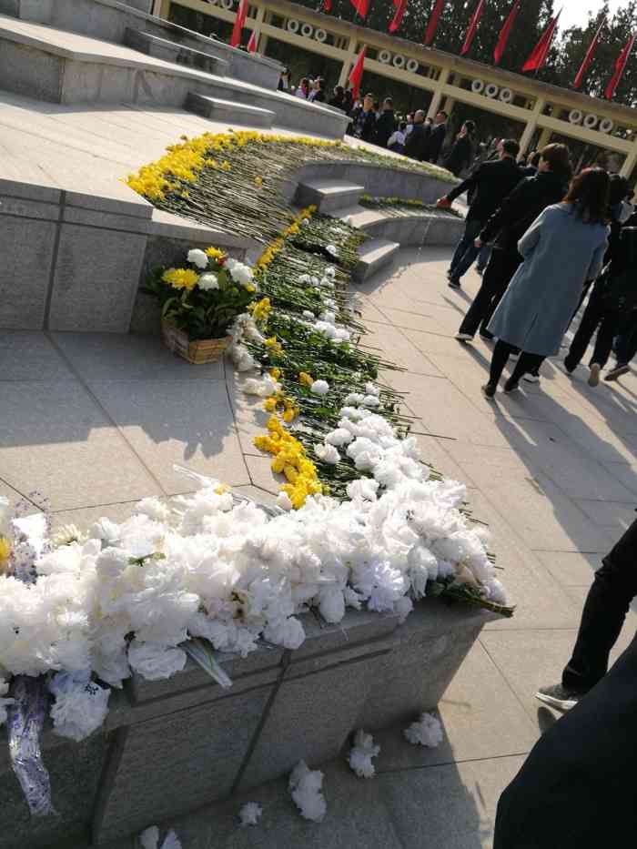 烈士墓区-"以前只是知道华林山有个烈士陵园,但是不知.
