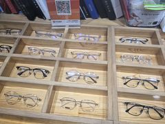 -豪门视光·星趣控·蔡司依视路眼镜代理商(中央大街店)