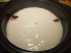 -洪氏嗨捞·广东猪肚鸡·椰子鸡火锅(西咸万象城店)