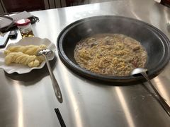 -粘豆包柴火铁锅炖