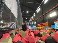 -嘿哟动霸CHUA·新潮玩运动娱乐中心·蹦床滑冰团建乐园