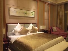 -亿利库布其七星湖沙漠生态旅游区