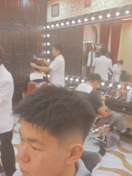 -东方先生国潮男士理发馆