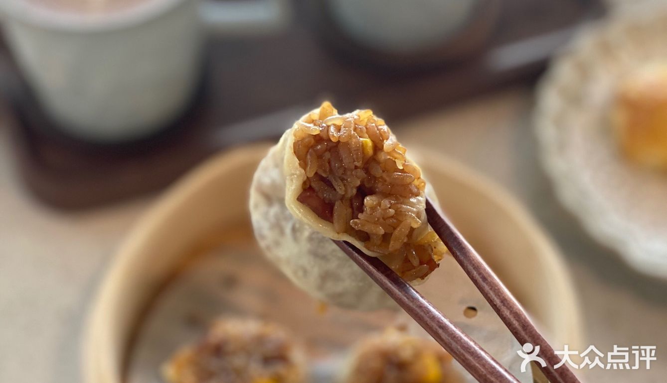 滨江边的国风咖啡店