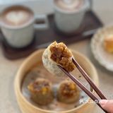 滨江边的国风咖啡店