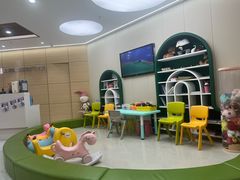 -瑞尔齿科(南京东路名人诊所)