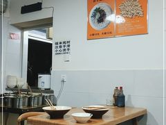 大堂-啊墨江牛烂烀米线