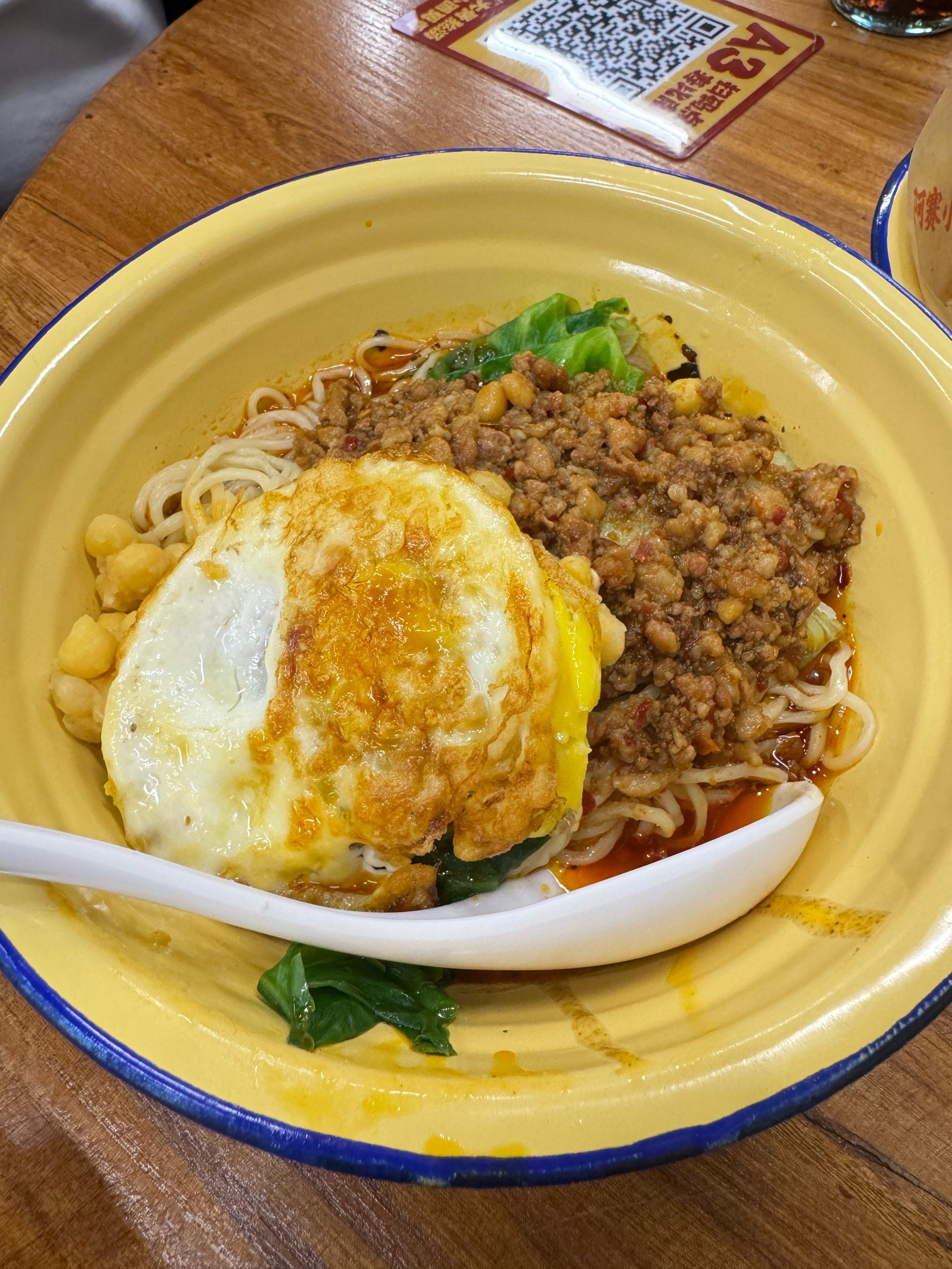 一碗热腾腾的豌杂小面