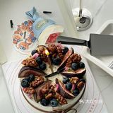 周末朋友来家里做客带的蛋糕🎂怎么会这么好吃