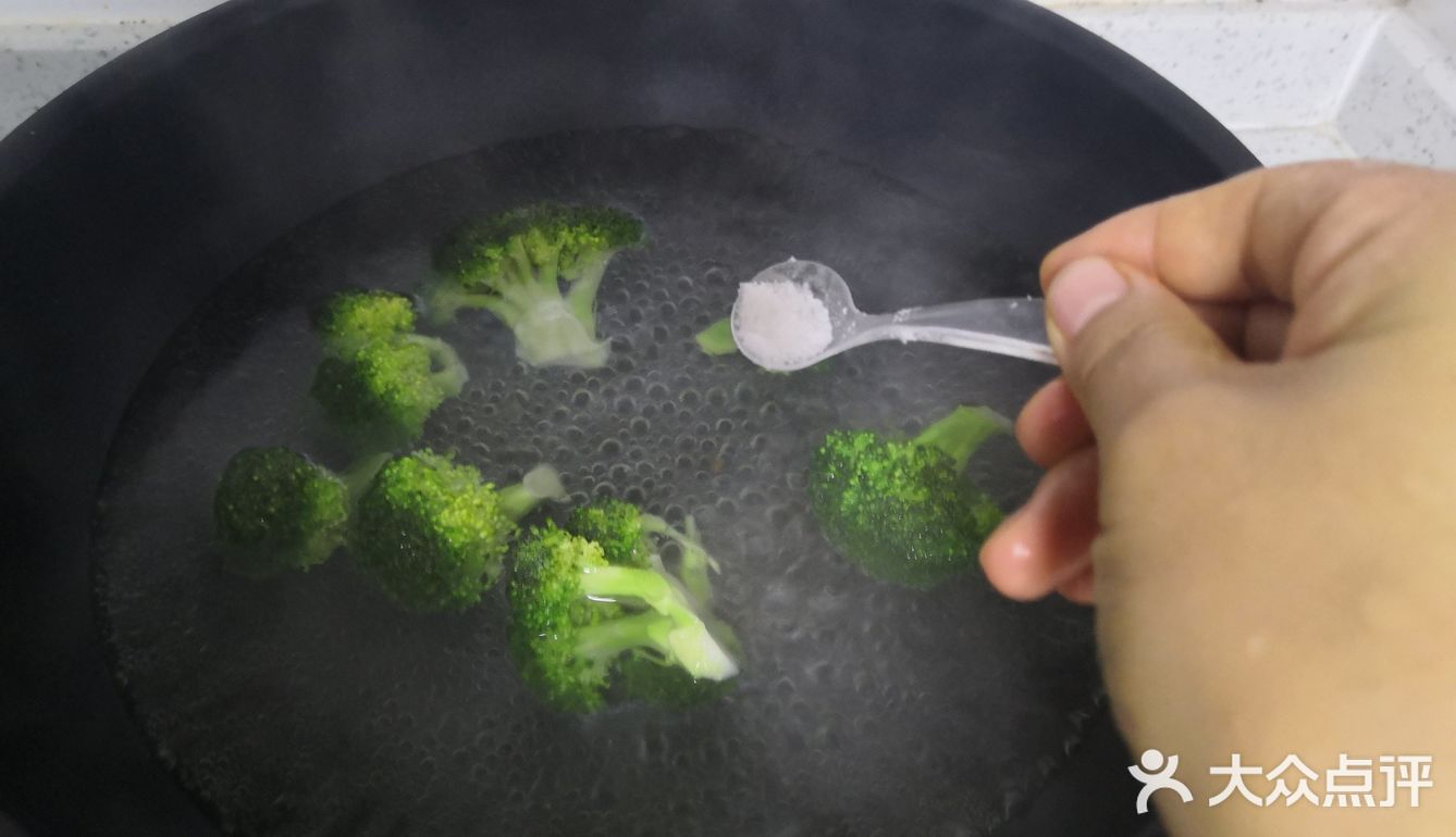 现在疫情严峻的时候，冰箱里是否都空空的