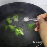 现在疫情严峻的时候，冰箱里是否都空空的