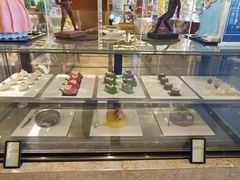 面包甜点陈列柜-大中华希尔顿酒店-念自助餐·嗨啤·小龙虾