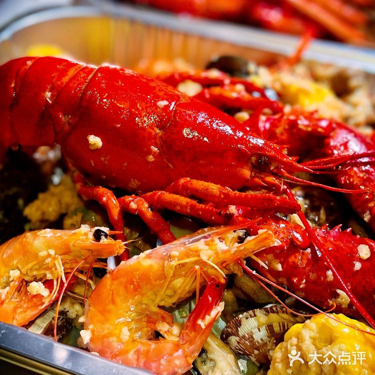 朋友聚餐首选地🦞鲜活波龙太豪横啦‼️