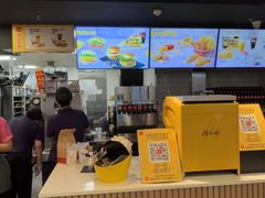 -麦当劳(上海虹桥站30B检票口楼上)