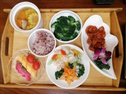 -卓玥国际月子会所(罗山路店)