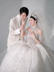 -喜爱高定婚纱摄影
