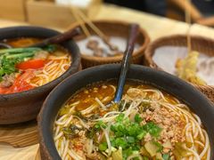 老坛酸菜牛肉粉-俏凤凰(美林M·LIVE天地东座店)