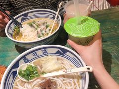 -鑫花溪牛肉米粉(东环大润发店)