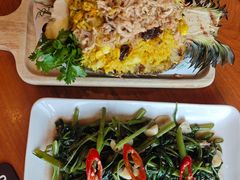 -Chom Cafe and Restaurant