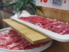 鲜切草饲肥牛拼-东门口·新式老北京火锅(河西龙湖天街店)