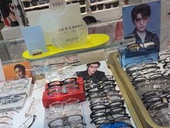 -美式眼镜·授权蔡司.依视路.尼康.豪雅.明月(人民广场店)