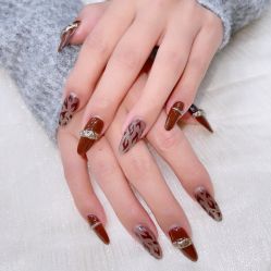 -七彩虹美甲美睫 半永久