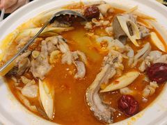 自制泡菜牛蛙锅-付掌柜在成都·热炒砂锅集(金禾店)