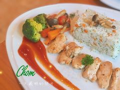 -Chom Cafe and Restaurant