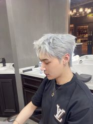 -一家只做男发烫染的店