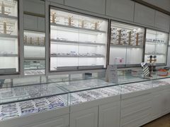 -翰佐蔡司小乐圆·依视路星趣控·暴龙眼镜折扣店