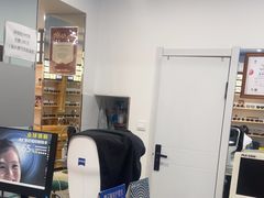 -豪门视光·星趣控·蔡司依视路眼镜代理商(中央大街店)
