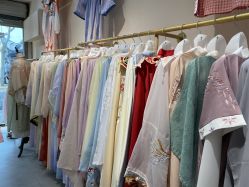 -一揽芳华汉服旗袍体验馆(拙政园店)