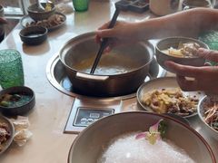 -喃喃椰·糟粕醋·椰子鸡火锅(七堡花园店)