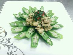 -红栌温泉山庄生态美食餐厅